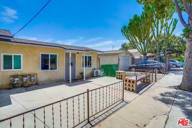 Foto del edificio - 3046 Chadwick Dr
