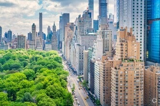 Building Photo - 160 Central Park S