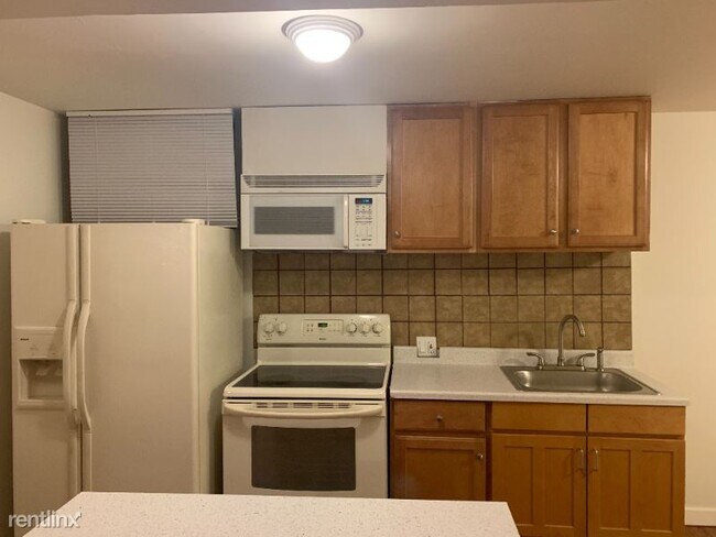 Building Photo - 2 br, 1 bath Condo - 9102 E Amherst Dr Apt A,