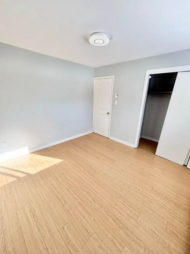 Photo du bâtiment - For Rent – Newly Renovated 2 Bedroom, 2 Ba...
