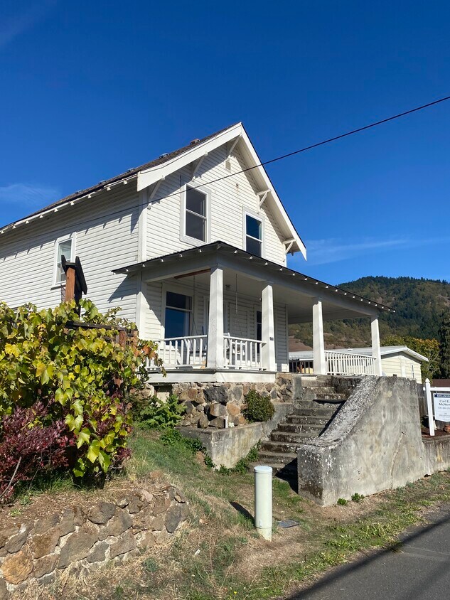 276 NE Washington St, White Salmon, WA 98672 House Rental in White