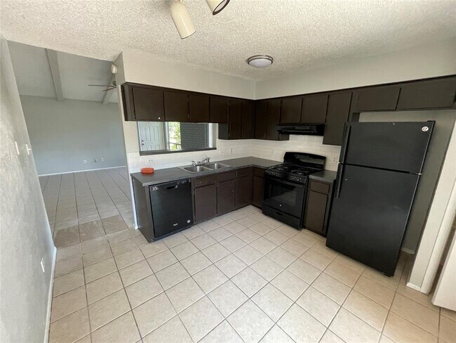 Building Photo - 10507 Golden Meadow Dr