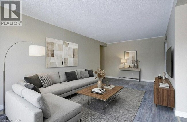 Building Photo - 326 Erb St. W