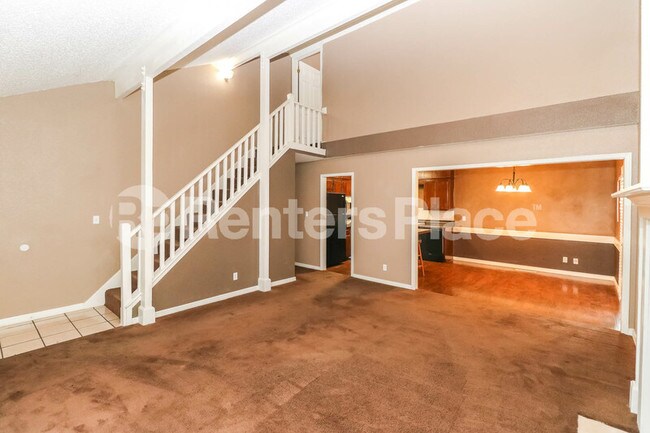 Building Photo - 641 Earthside Dr