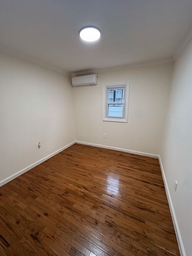 Foto del edificio - 17716 Leslie Rd