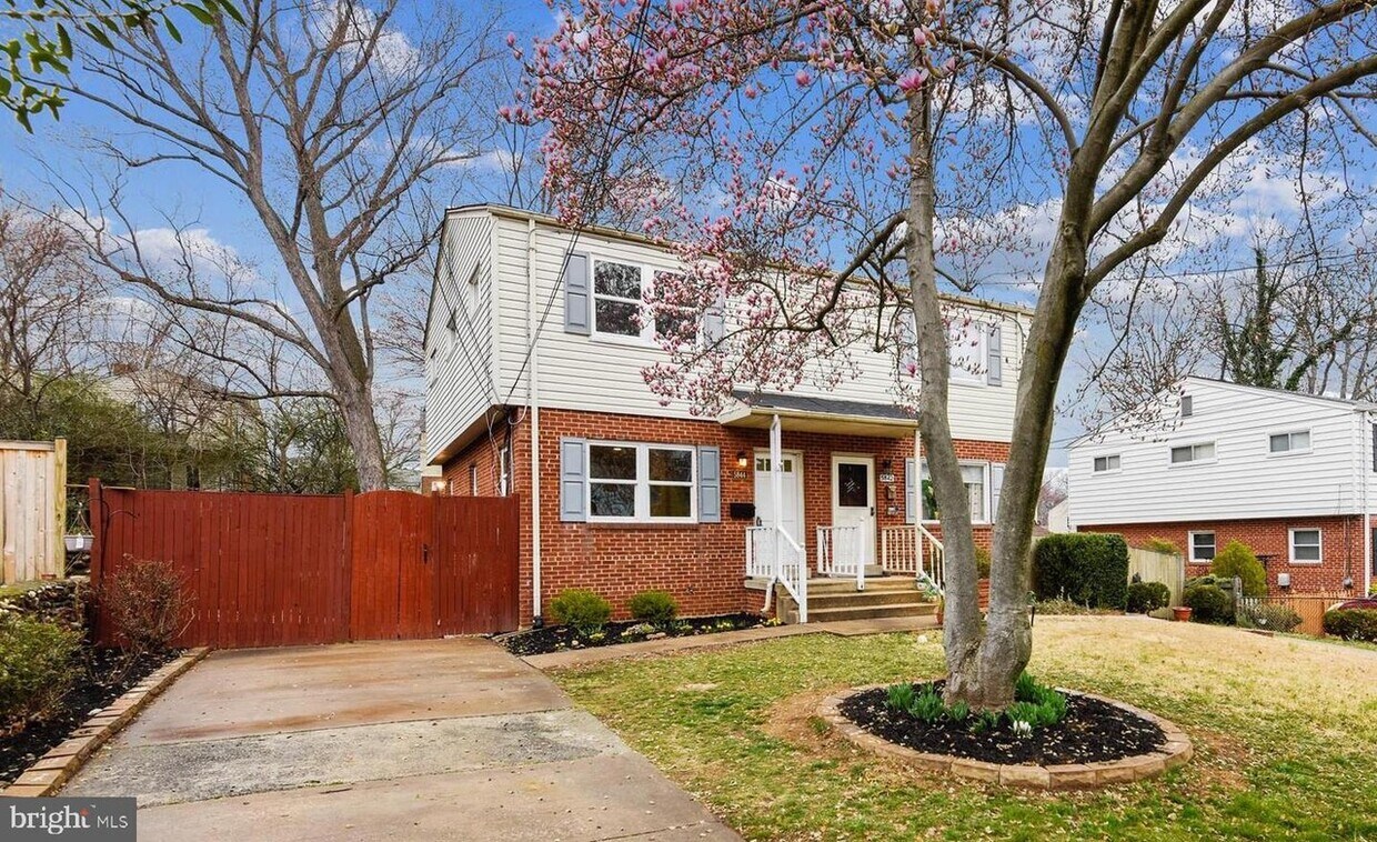 5844 Mount Vernon Dr, Alexandria, VA 22303 House Rental in Alexandria