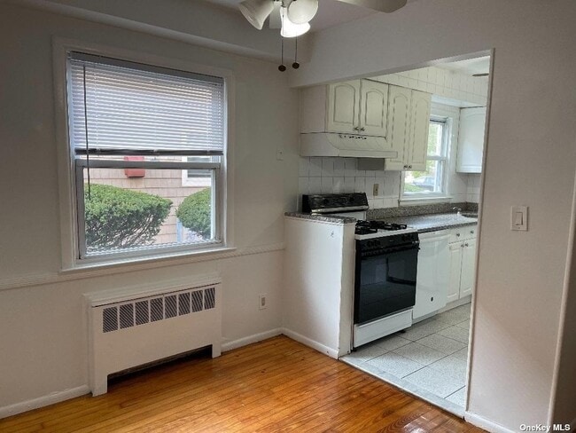 Building Photo - 260 E Beech St