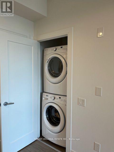 Photo du bâtiment - 310 Tweedsmuir Ave