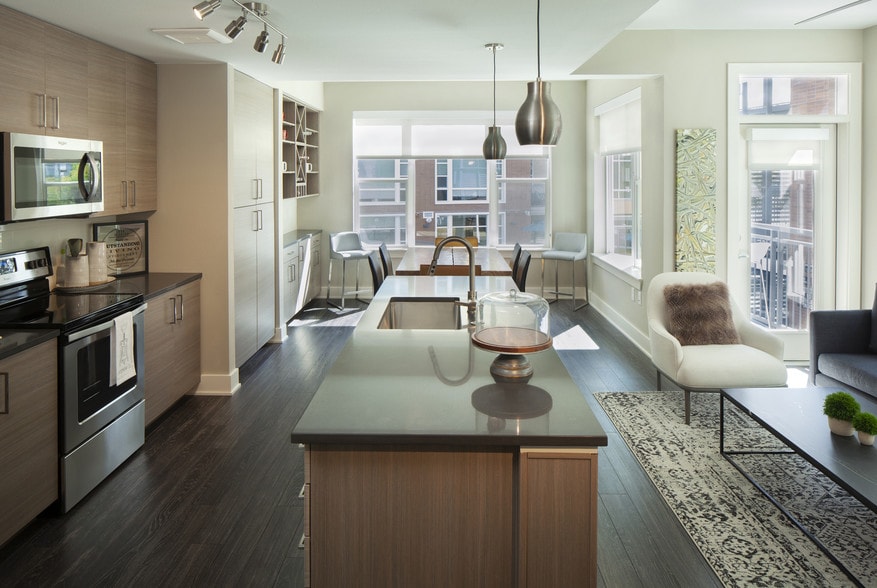 AMLI Riverfront Green