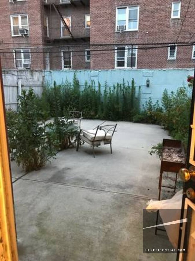 Foto del edificio - 10821 63rd Ave