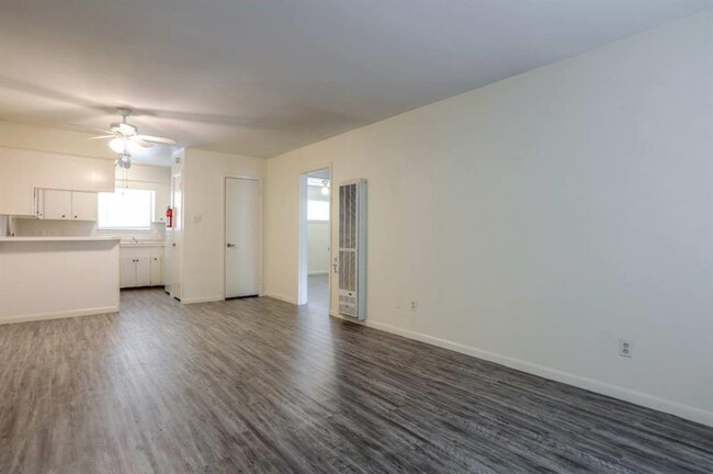 Building Photo - 1521 Rutland St