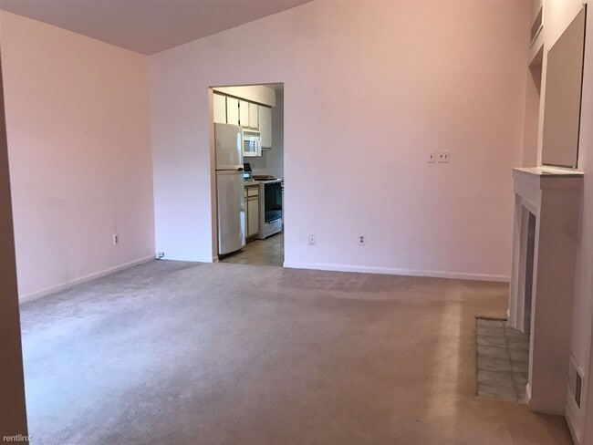 Building Photo - 2 br, 1.5 bath Condo - 27119 Antonio Dr Ra...