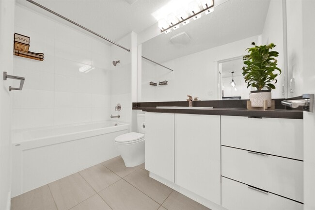 Building Photo - 2 - Bed + 2 - Bath Condo for Rent in Surrey!