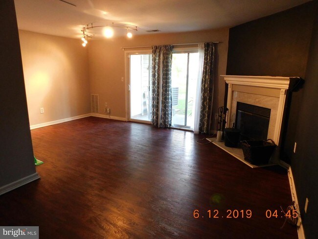 Building Photo - 6701 White Water Ct