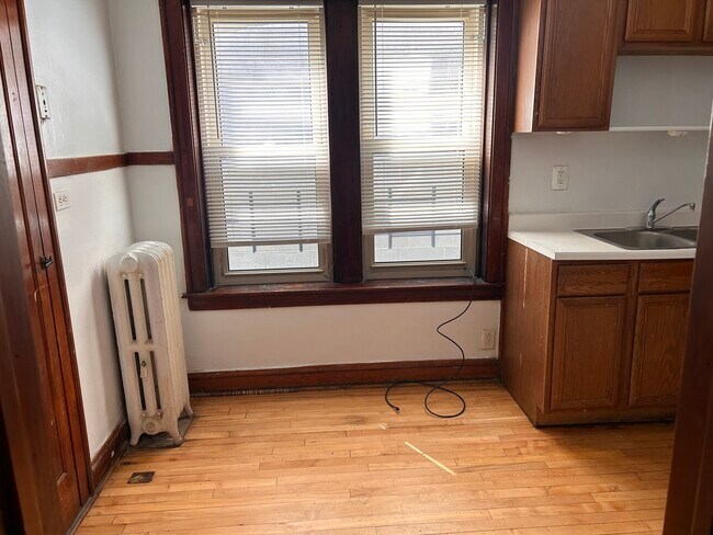 Building Photo - 3152 N Linder Ave
