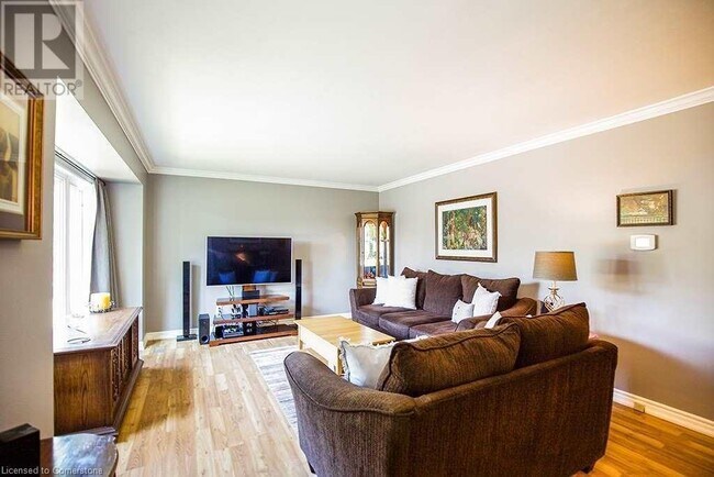 Building Photo - 19 Meadowlark Dr