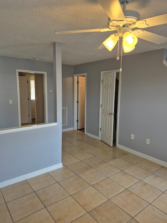 Foto del edificio - 79 Point Place Dr