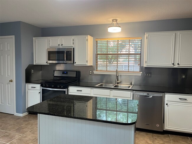 Building Photo - 11302 Meadowchase Dr