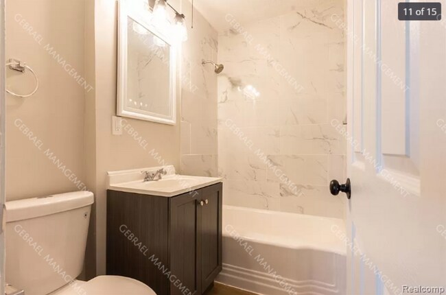 Foto del edificio - 23313 Hazelwood Ave