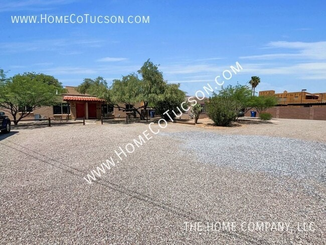 Building Photo - 1727 E Adelaide Dr
