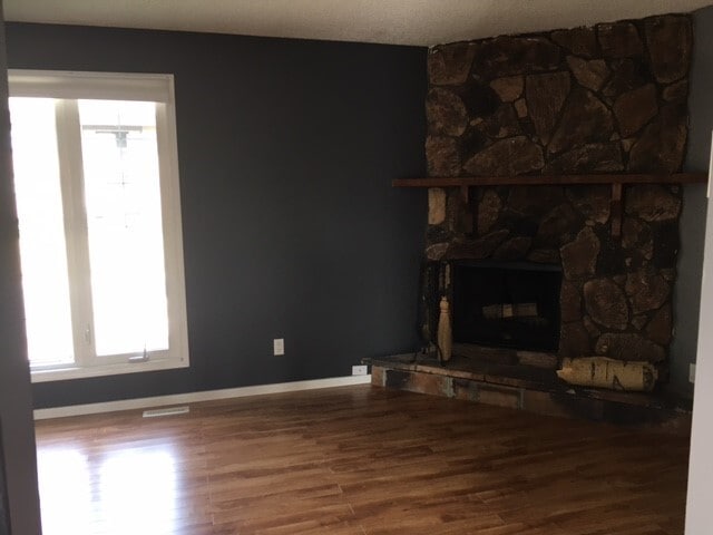 Building Photo - 3 Bed 1.5 Bath Unit in Olds, AB