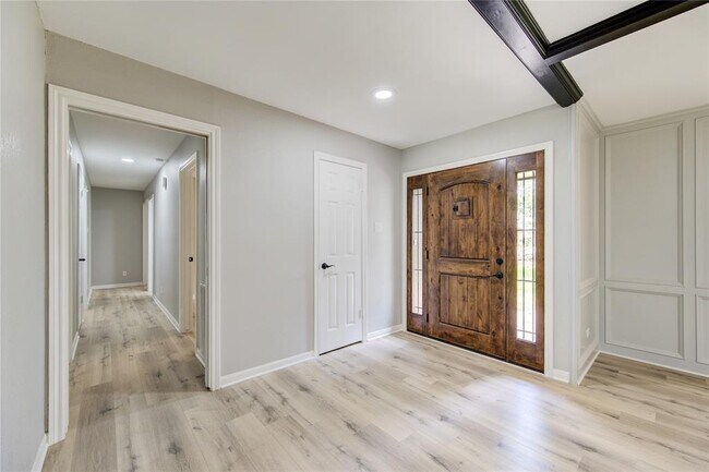 Building Photo - 12302 Thaman Dr