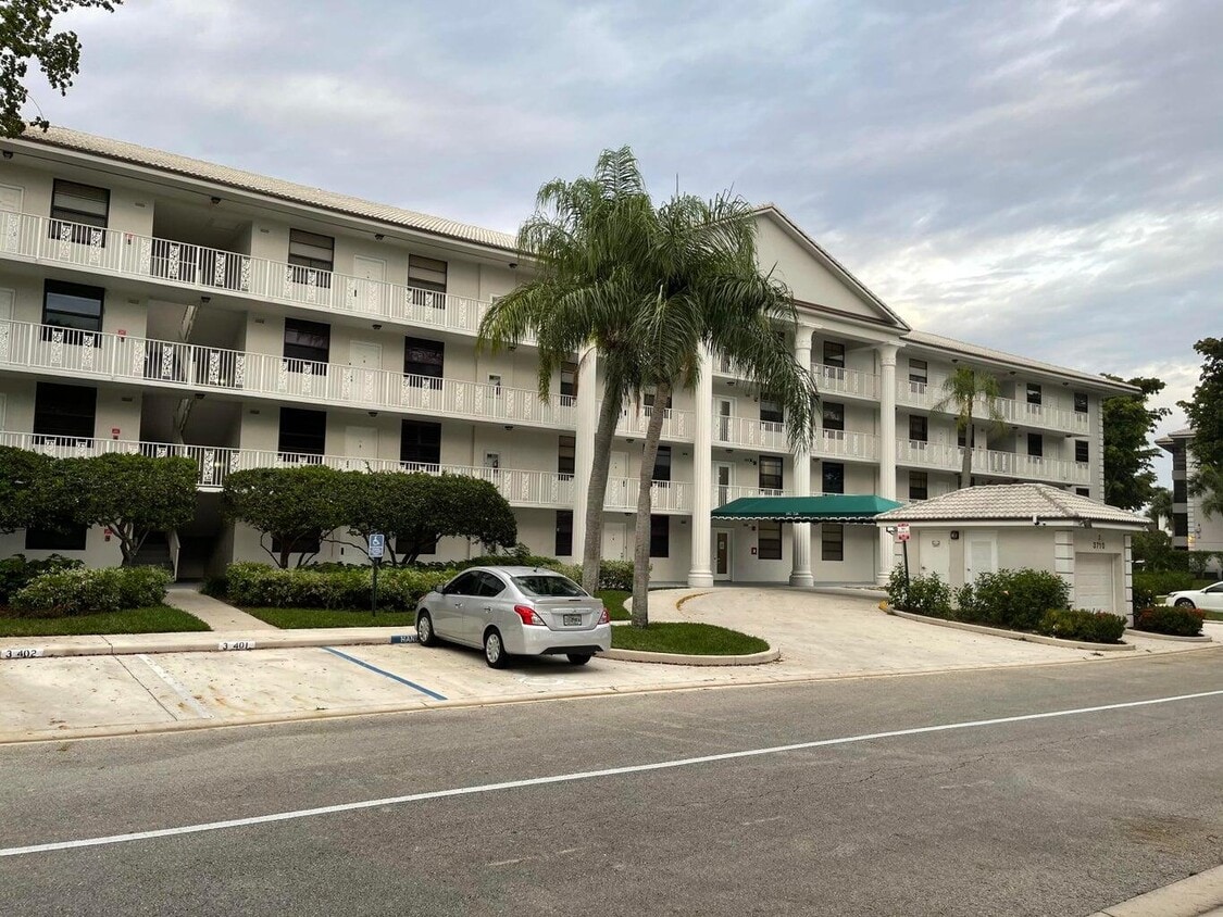 3710 Whitehall Dr Unit 403, West Palm Beach, FL 33401 Condo for Rent in West Palm Beach, FL
