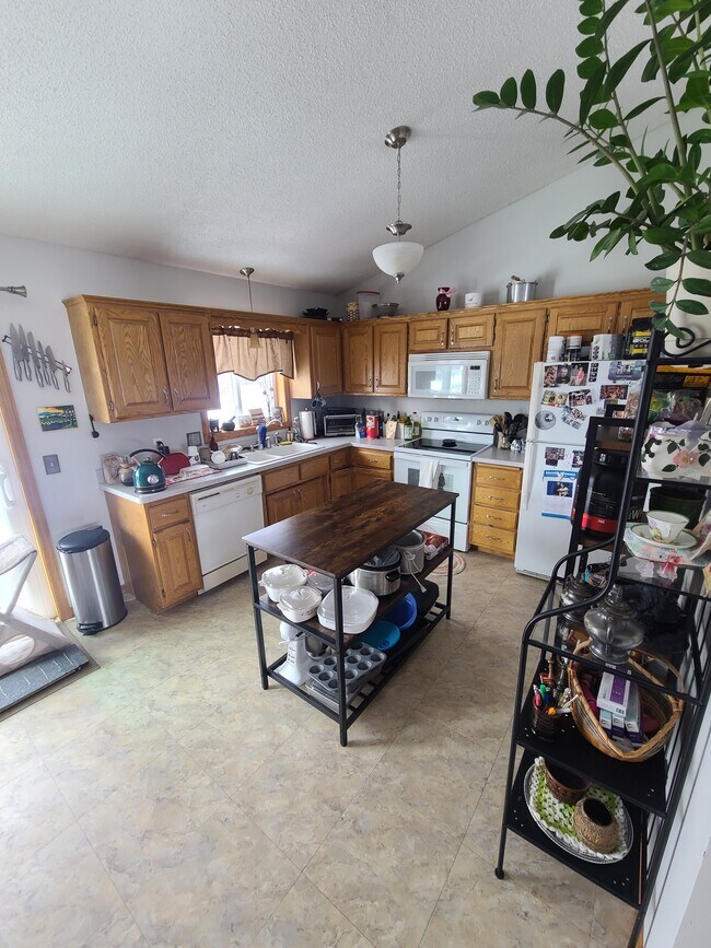 Kitchen - 721 Rucks Farm Rd