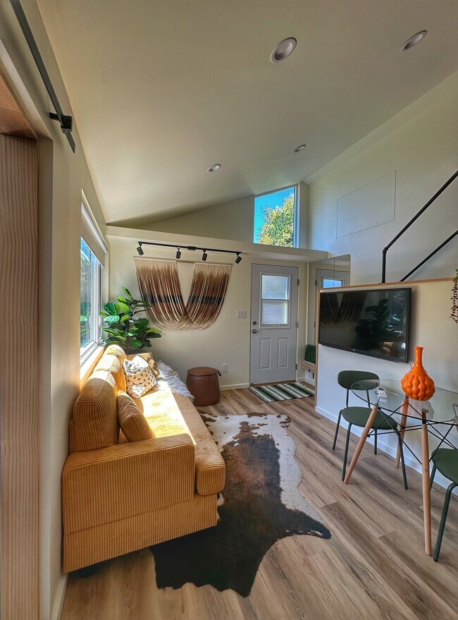 Building Photo - 7044 McLaren Ave