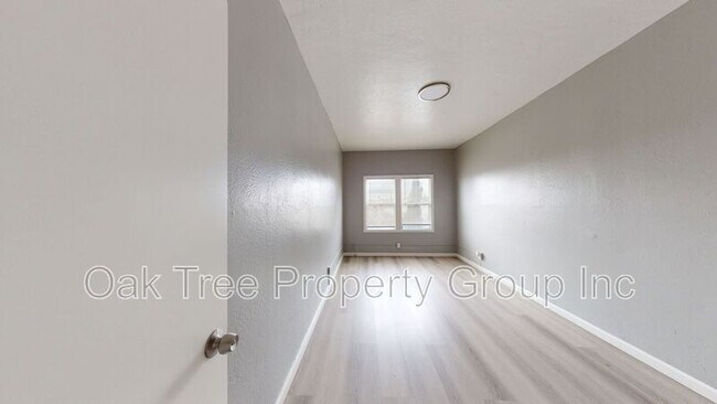 Foto del edificio - 2451 Seminary Ave