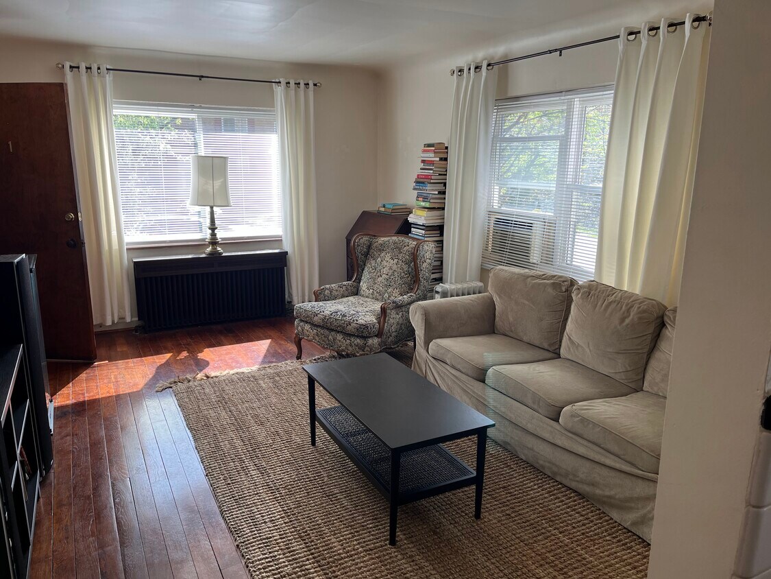 Foto principal - 6321 Girard Ave