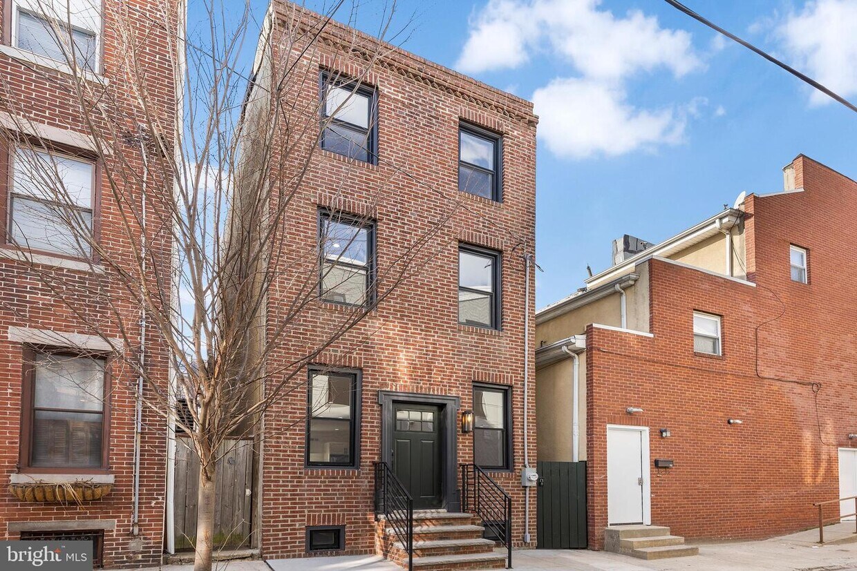 Primary Photo - 604 S Delhi St