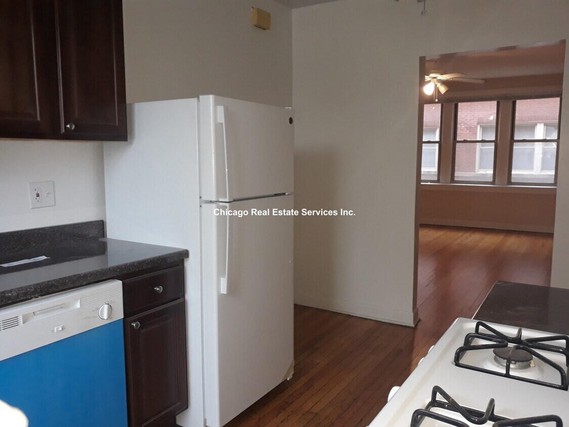 2352 E Touhy Ave, Chicago, IL 60645 Condo for Rent in Chicago, IL