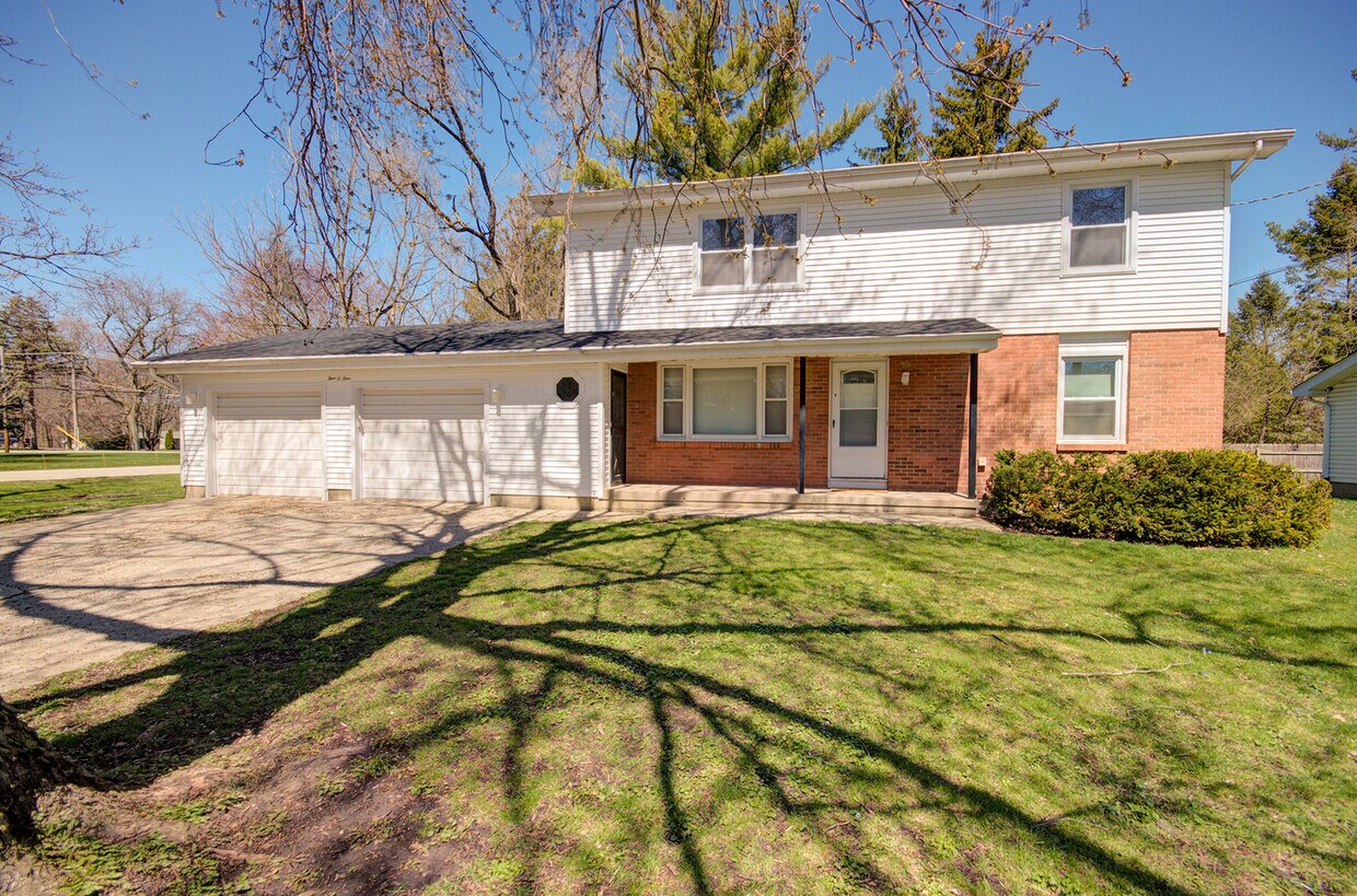 404 W Washington St Unit B, Yorkville, IL 60560 Condo for Rent in