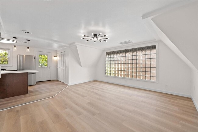 Foto del edificio - 2026 E Kenilworth Pl