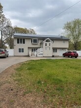 Building Photo - 11 Oak Pl