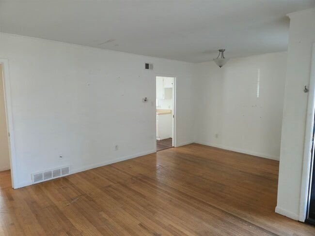 Building Photo - 1517 Delmont Rd