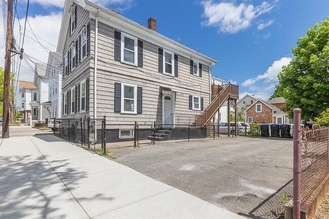 Building Photo - 205 Ives St