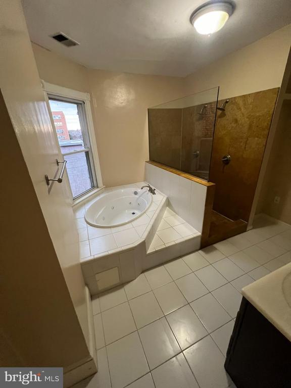 Building Photo - 1317 Monroe St NW