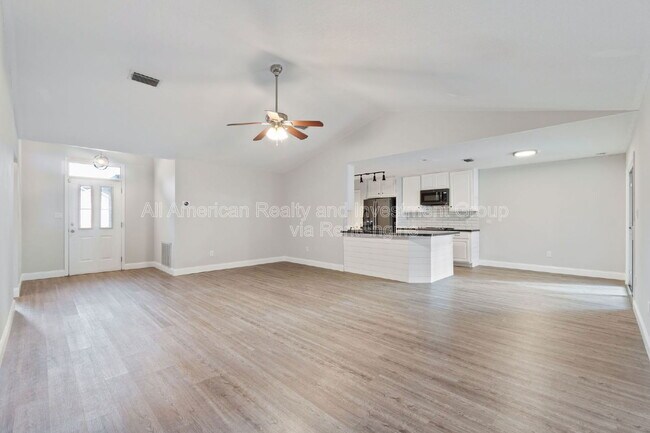 Foto del edificio - 444 Bridgewater Ct