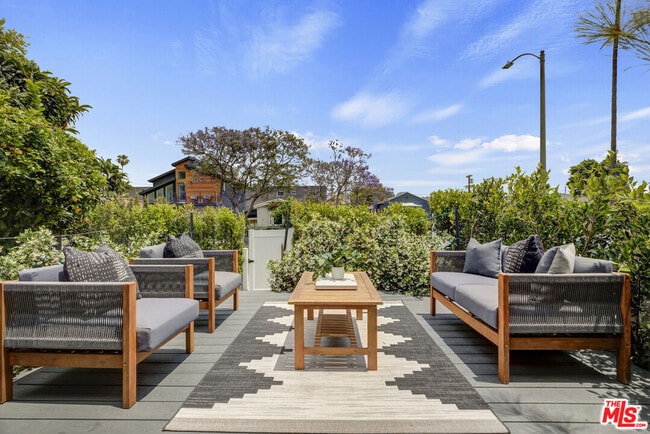 Building Photo - 2815 S Holt Ave