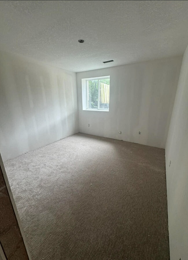 Building Photo - 1785 Sara Ct