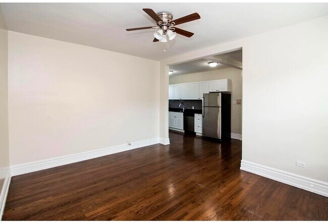 Foto del edificio - 3819 1/2 N Greenview Ave