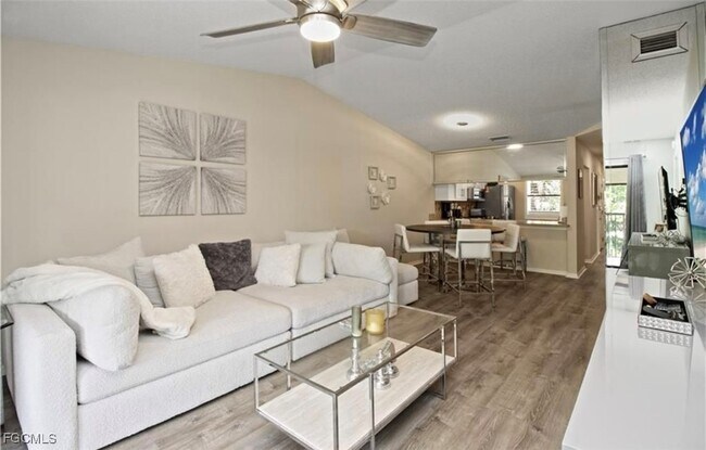 Foto del edificio - 9285 Lake Park Dr