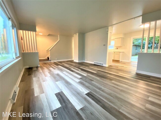 Building Photo - 3 br, 1.5 bath House - 6481 N 52nd Street