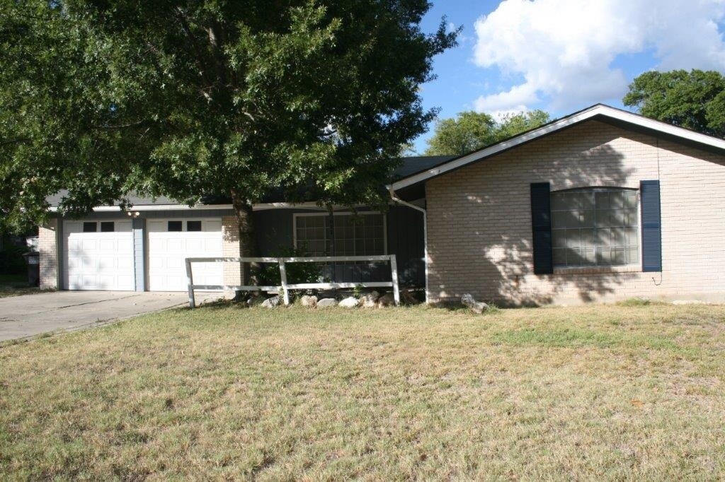 Primary Photo - For Rent Near Castle Hills! 3 Bedroom/2 Ba...