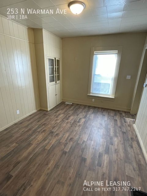 Building Photo - Near Westside 3BR House w/2-Car Garage!