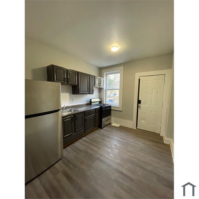 Foto principal - 3 Bedroom Townhome