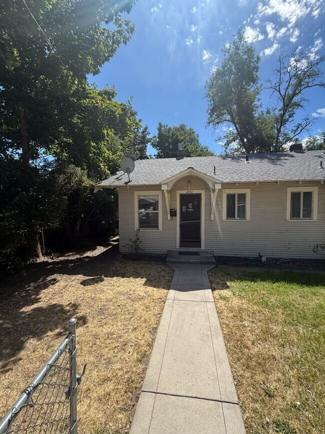 Building Photo - 2130 Vine Ave