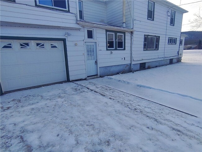 Building Photo - 3389 Lower Maple Ave